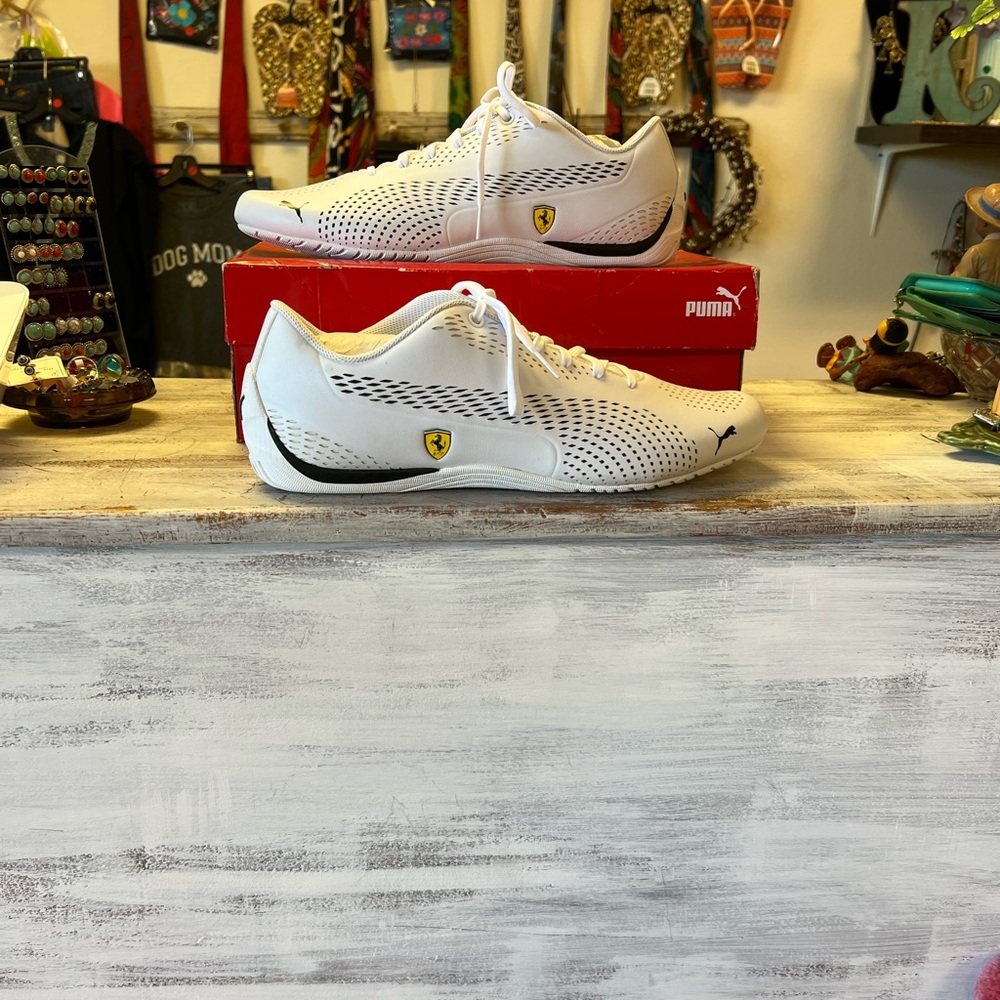 NWT IN BOX SF DRIFT CAT 5 ULTRA 2 PUMA FERRARI CAT WHITE AND BLACK SIZE 13